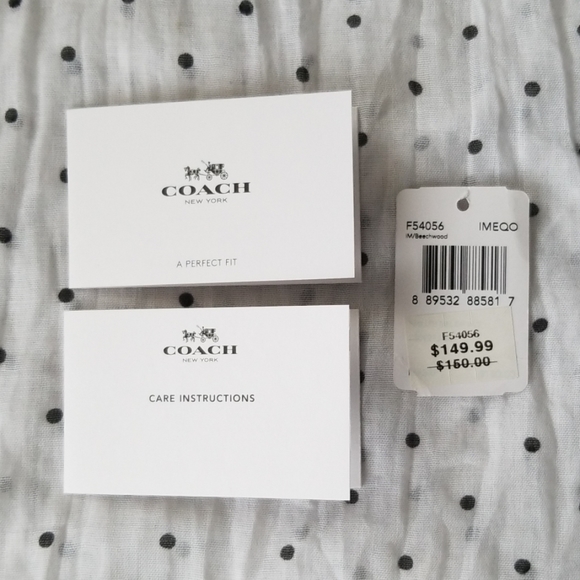 Coach blush wristlet **brand new** - Picture 3 of 8